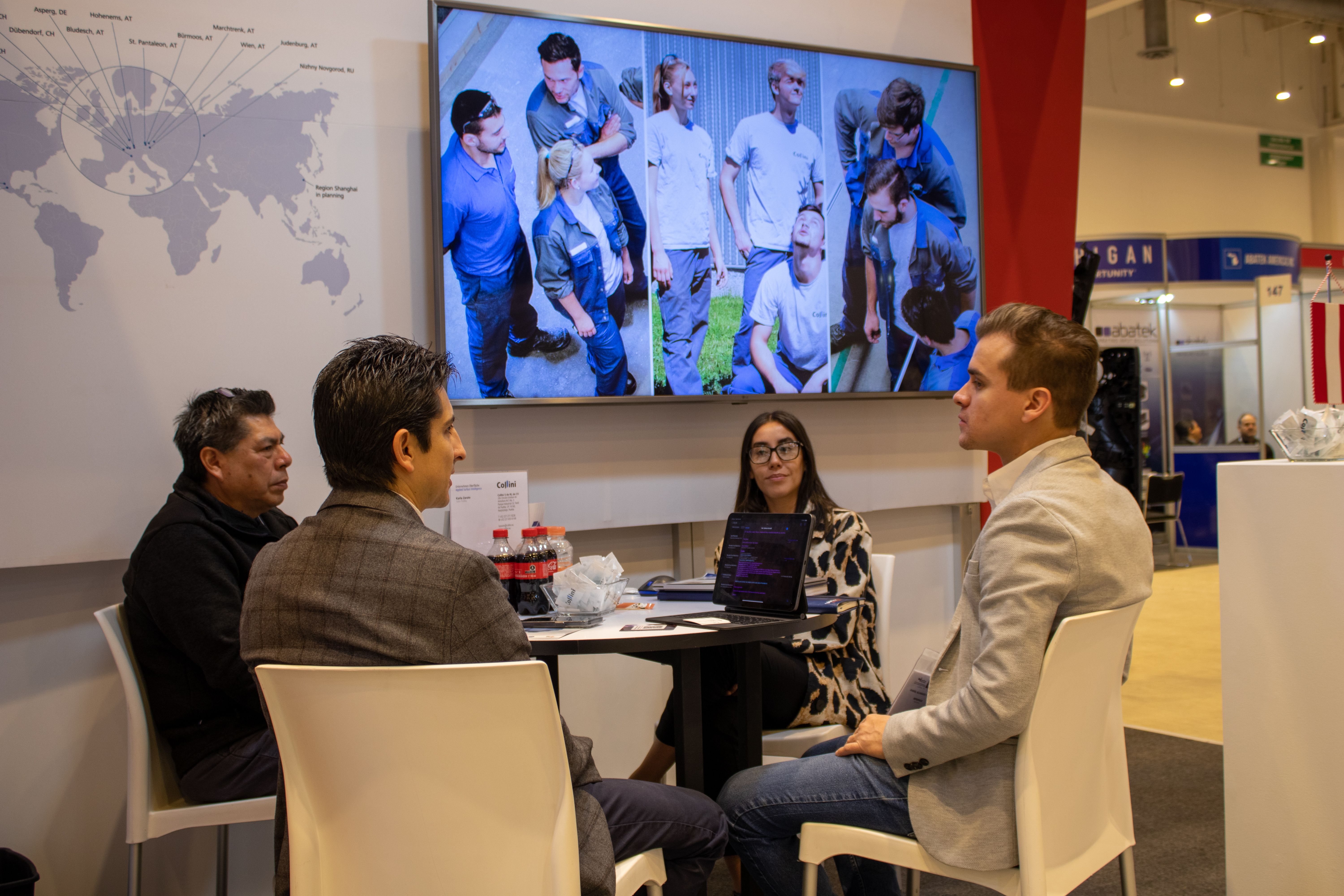 supplier and exhibitor in btob meeting